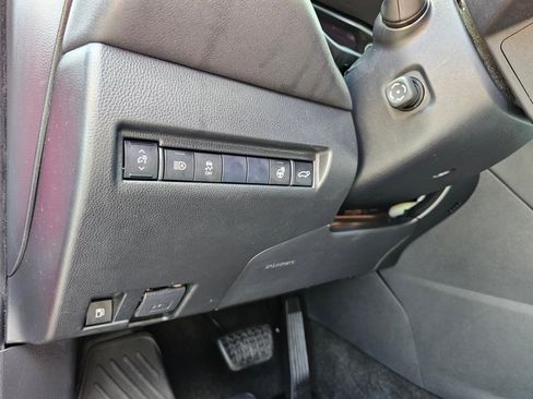 Used 2021 Toyota Venza XLE w/ Softex Package AWD/4WD image 21