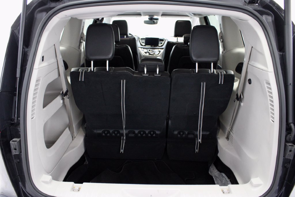 Used 2024 Chrysler Pacifica Touring-L FWD image 14