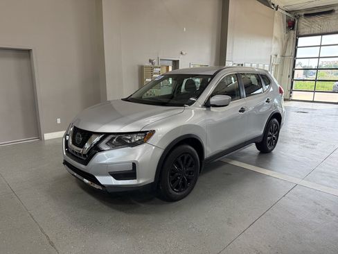 Used 2018 Nissan Rogue S AWD/4WD image 2