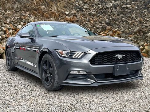 Used 2017 Ford Mustang Coupe image 9