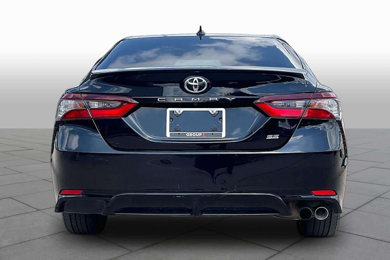Used 2022 Toyota Camry SE FWD image 5