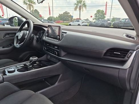 Used 2023 Nissan Rogue S AWD/4WD image 33