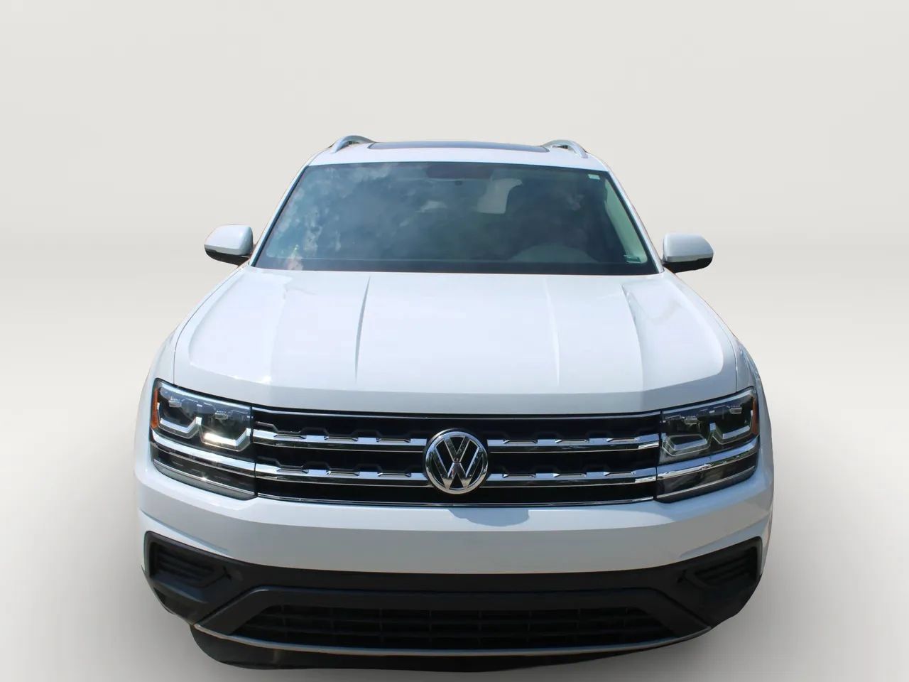 Used 2018 Volkswagen Atlas Launch Edition FWD image 2