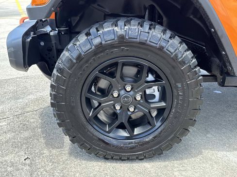 Used 2025 Jeep Gladiator Sport AWD/4WD image 4