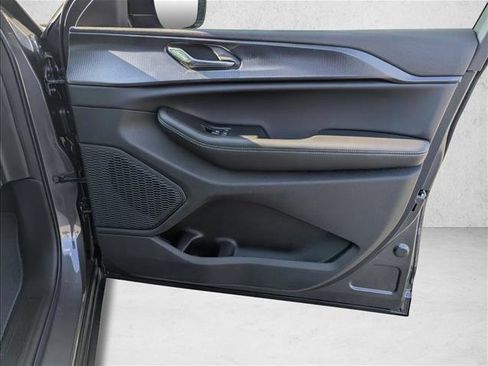 New 2025 Jeep Grand Cherokee Altitude image 27