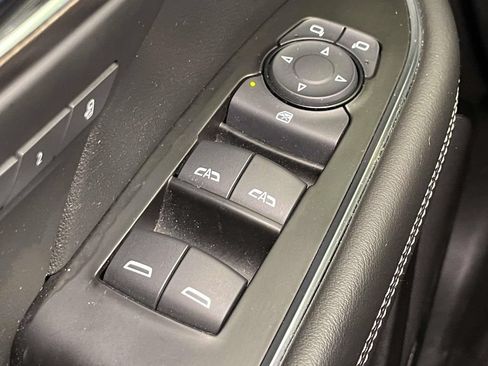 Used 2023 Buick Envision Avenir AWD/4WD image 33