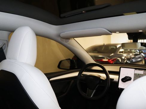 Used 2023 Tesla Model Y Long Range AWD/4WD image 72