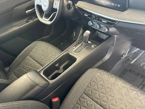 Used 2025 Nissan Kicks SV FWD image 16
