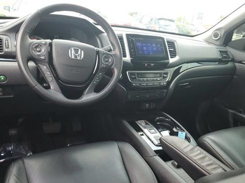 Used 2018 Honda Pilot Touring image 10