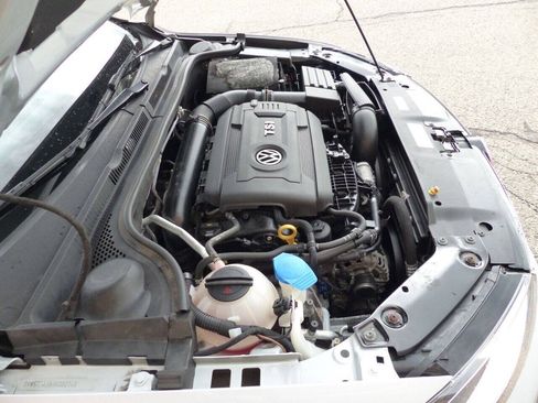 Used 2017 Volkswagen Jetta GLI FWD image 15