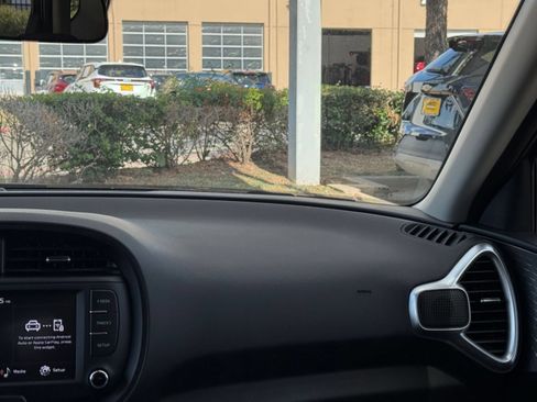 Used 2025 Kia Soul LX w/ LX Technology Package FWD image 34