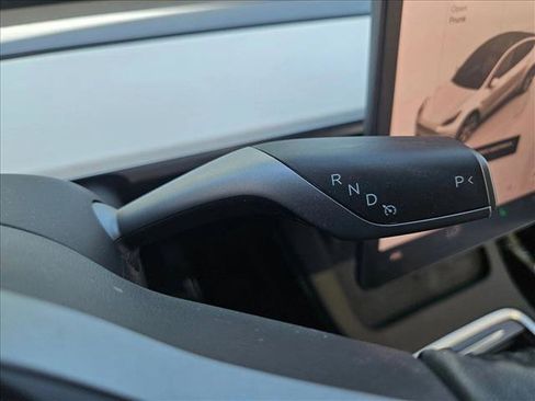 Used 2022 Tesla Model Y Long Range AWD/4WD image 12
