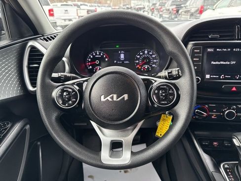 Used 2022 Kia Soul LX image 26