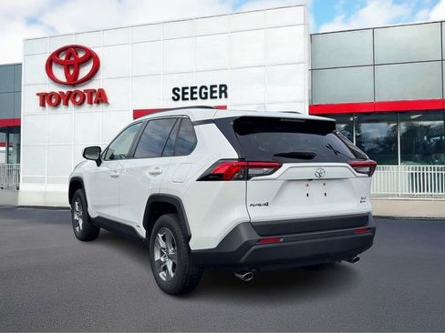 Used 2025 Toyota RAV4 XLE AWD/4WD image 10