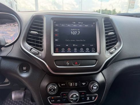 Used 2019 Jeep Cherokee Trailhawk w/ Comfort/Convenience Group AWD/4WD image 11