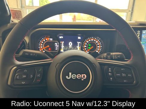 Used 2024 Jeep Wrangler Rubicon image 13
