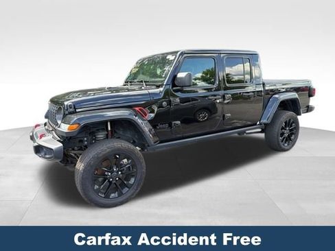 Used 2024 Jeep Gladiator Sport AWD/4WD image 3