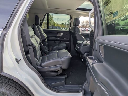 New 2025 Ford Expedition Platinum w/ Driver's Package image 33