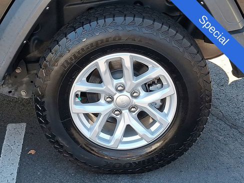 Used 2023 Jeep Wrangler Sport S image 30