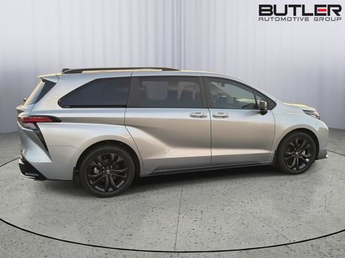 Certified 2025 Toyota Sienna XSE FWD image 7