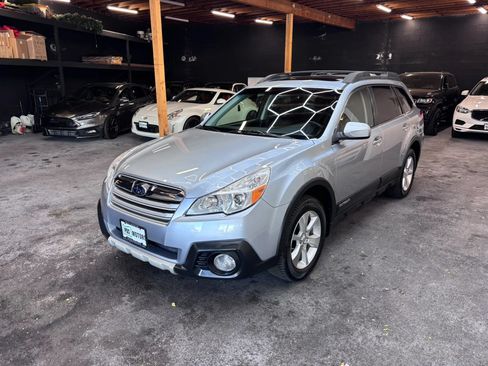 Used 2013 Subaru Outback 2.5i Limited AWD/4WD image 3