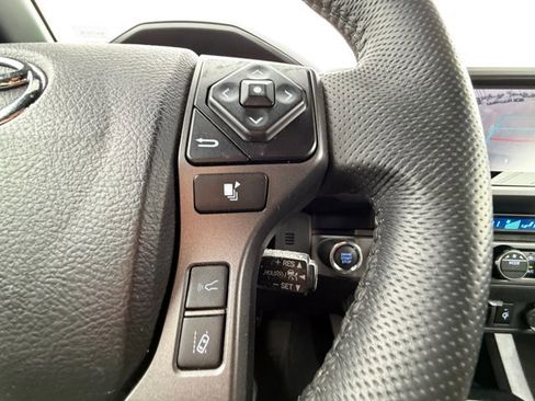 Used 2022 Toyota Tacoma TRD Off-Road w/ Technology Package AWD/4WD image 21