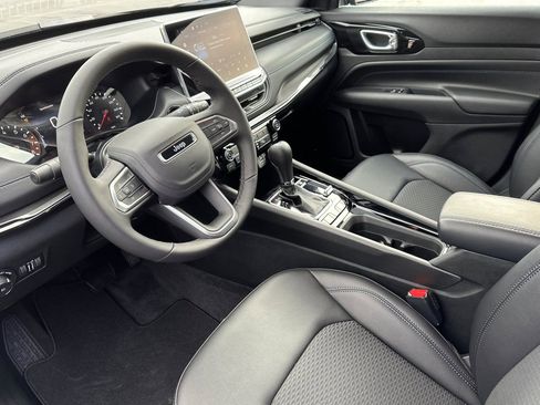 New 2026 Jeep Compass Latitude image 12