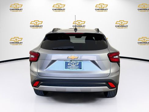 Used 2025 Chevrolet Trax LT w/ Driver Confidence Package FWD image 7
