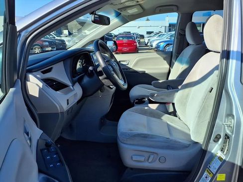Used 2016 Toyota Sienna LE image 16