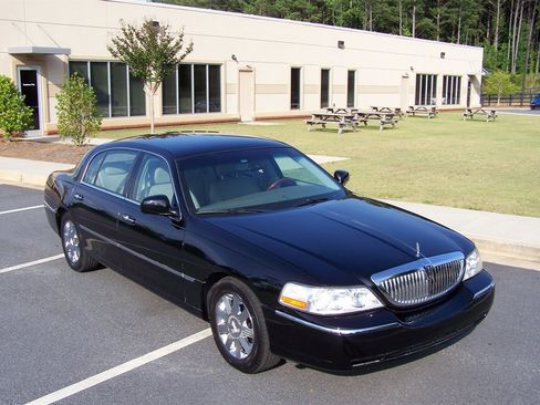 Used 2003 Lincoln Town Car Cartier L image 3