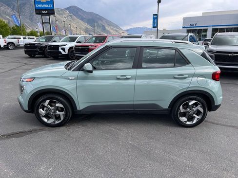 Used 2025 Hyundai Venue SEL FWD image 13