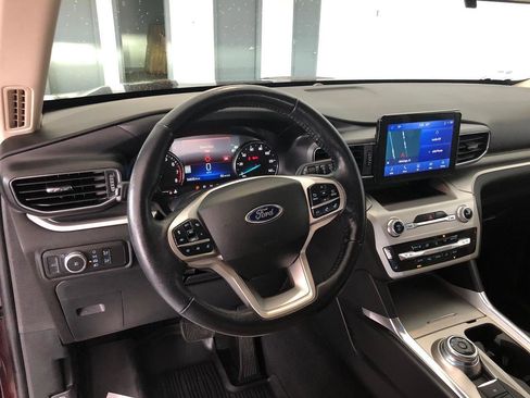 Used 2022 Ford Explorer XLT w/ Equipment Group 202A AWD/4WD image 15