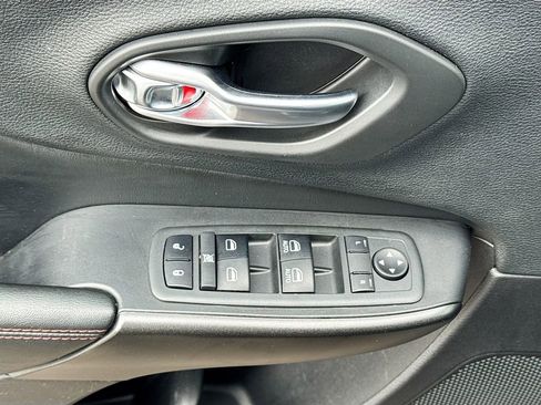 Used 2020 Jeep Cherokee Trailhawk w/ Cold Weather Group AWD/4WD image 15