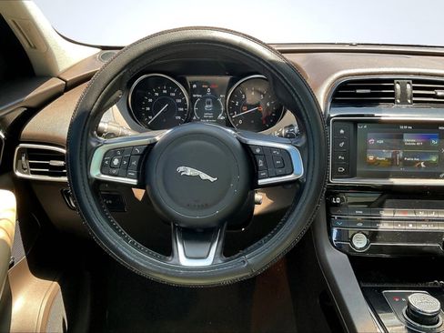 Used 2018 Jaguar F-PACE Prestige image 5