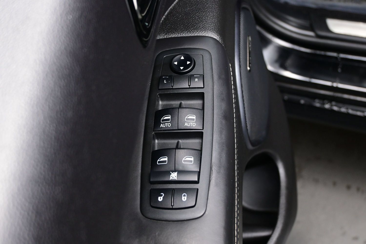 Used 2021 Dodge Durango SRT w/ Trailer Tow Group IV AWD/4WD image 13