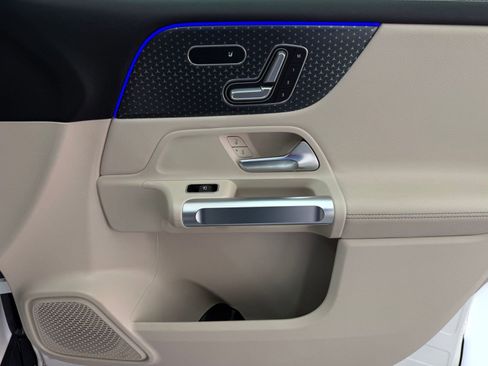 Certified 2025 Mercedes-Benz GLB 250 image 22