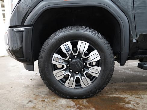 Used 2025 GMC Sierra 2500 Denali image 16