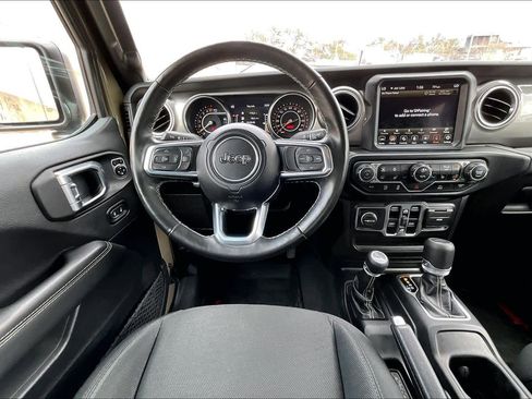 Used 2020 Jeep Gladiator Overland image 6