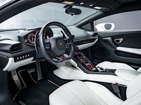 Used 2016 Lamborghini Huracan LP 610-4 image 39