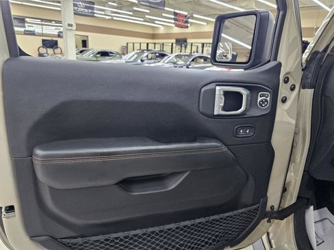Used 2020 Jeep Gladiator Mojave AWD/4WD image 36