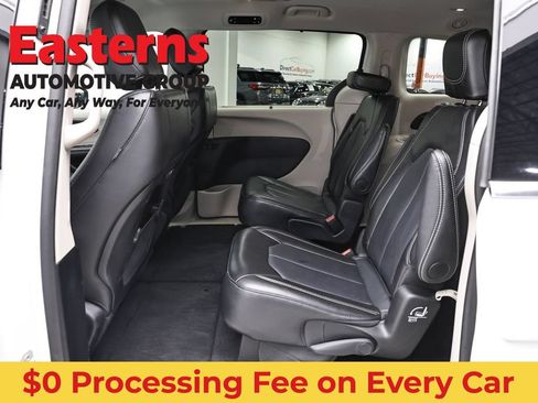 Used 2024 Chrysler Pacifica Touring-L FWD image 23