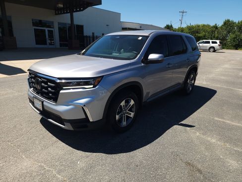 Certified 2025 Honda Pilot EX-L image 9