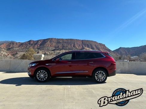 Used 2020 Buick Enclave Premium w/ Sun and Sites Package image 4