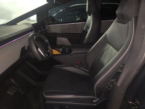 Used 2025 Tesla Cybertruck AWD Crew Cab image 4