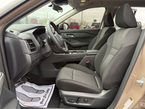 Used 2025 Nissan Rogue SV image 25