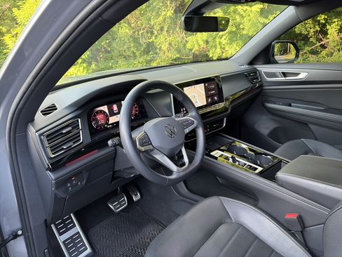 Used 2024 Volkswagen Atlas Cross Sport SEL R-Line AWD/4WD image 21