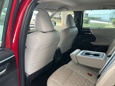 Used 2023 Mitsubishi Outlander SEL image 37