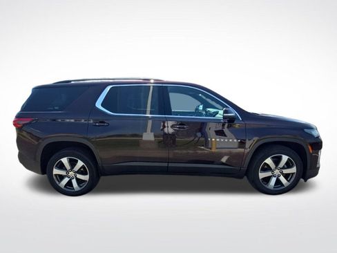 Used 2023 Chevrolet Traverse LT w/ LT Premium Package AWD/4WD image 2