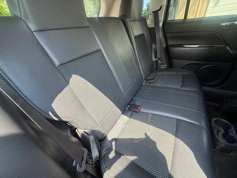 Used 2014 Jeep Compass Latitude w/ Sun/Sound Group AWD/4WD image 10