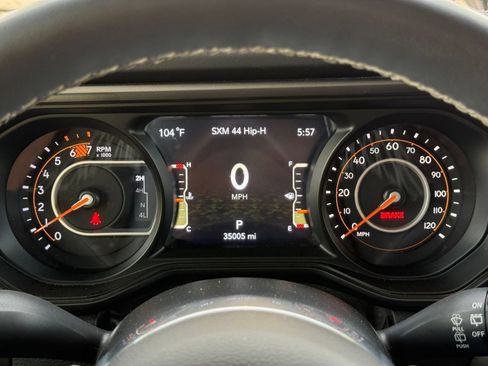 Used 2025 Jeep Wrangler Unlimited Sahara AWD/4WD image 40